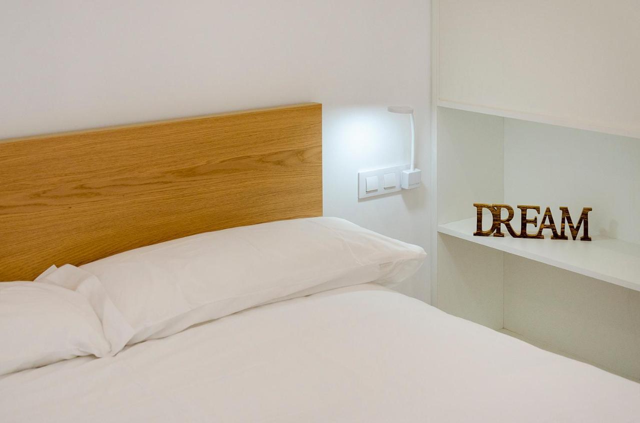 Juli Garreta'S Apartment Girona Bagian luar foto